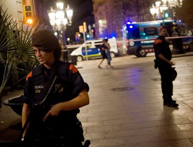 Η τρομοκρατική επίθεση στην Βαρκελώνη «διέλυσε» οικογένειες - Κυκλοφορεί ελεύθερος ο ισλαμιστής (φωτό, βίντεο)